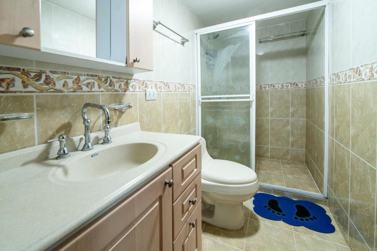 Apartamento Amplio Frente A La Playa El Rodadero Santa Marta (Magdalena)
